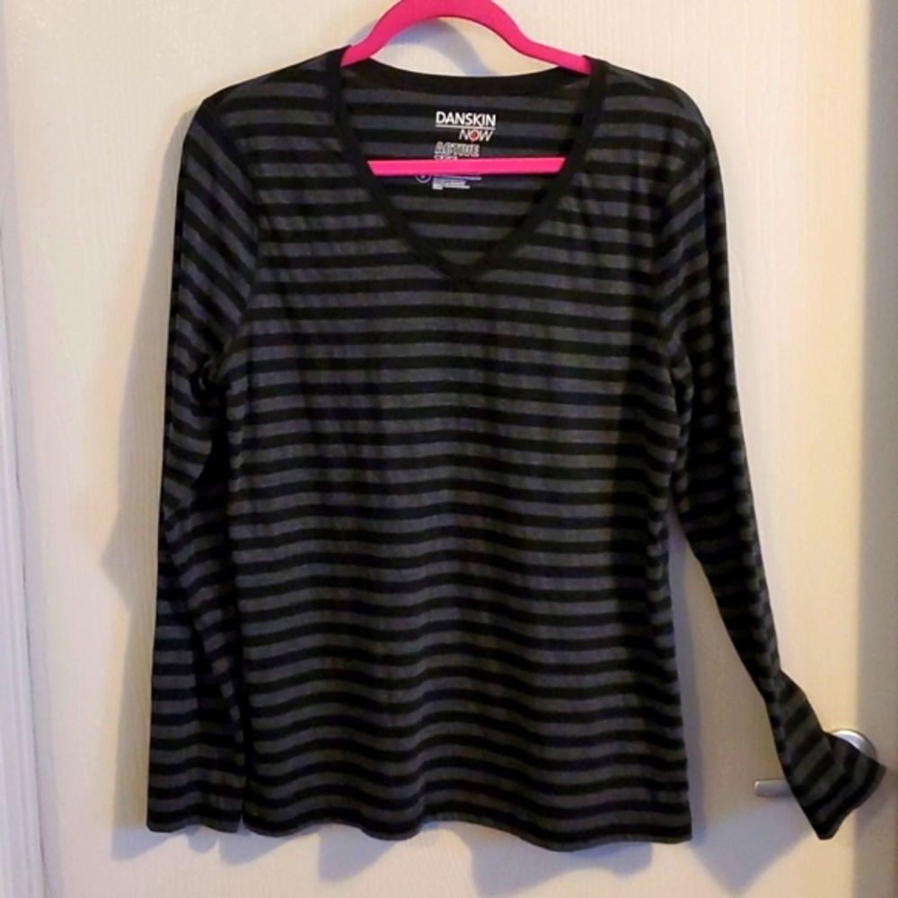NEW Danskin Active long sleeve tee sz XXL = NEW